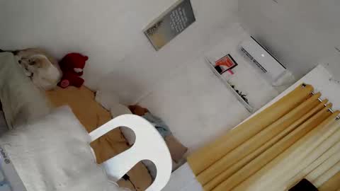 its me CLAUDIA online show from November 11, 6:13 am