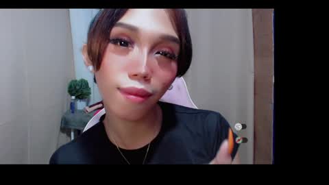 Khianna online show from May 2, 2:44 pm
