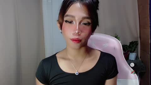 Khianna online show from May 3, 2:01 pm