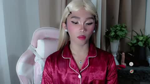 Khianna online show from May 27, 3:20 pm