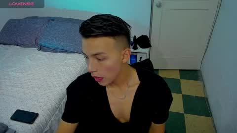 Snapshot of hot_latin_temptation chatting on May 19, 10:21 am Alejandro online show from May 19, 10:21 am