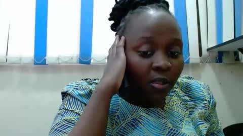 Snapshot of hot_linahh chatting on December 19, 6:53 am Linah online show from December 19, 6:53 am