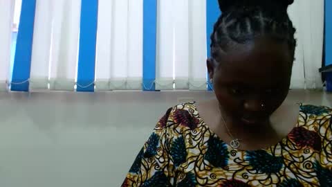Snapshot of hot_linahh chatting on February 13, 8:32 am Linah online show from February 13, 8:32 am