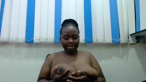 Snapshot of hot_linahh chatting on February 27, 6:02 am Linah online show from February 27, 6:02 am