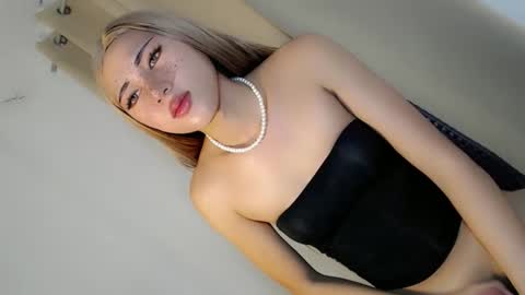 hot_little_angel18 online show from May 30, 2:08 am