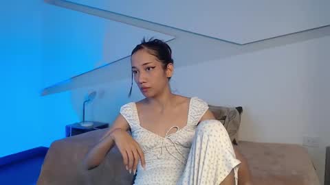 Snapshot of hot_little_bunny chatting on January 9, 7:59 pm Alana online show from January 9, 7:59 pm