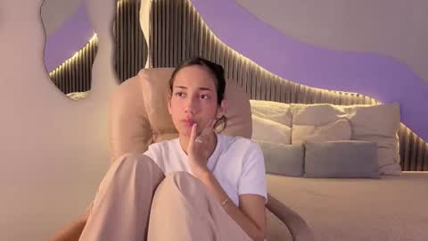 Snapshot of hot_little_bunny chatting on February 5, 9:08 pm Alana online show from February 5, 9:08 pm