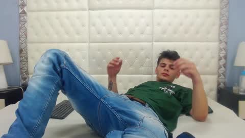 Snapshot of hot_lovesex chatting on December 8, 10:25 pm Hot Couple online show from December 8, 10:25 pm