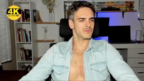 Snapshot of hot_martin25 chatting on December 26, 7:16 pm Martin online show from December 26, 7:16 pm