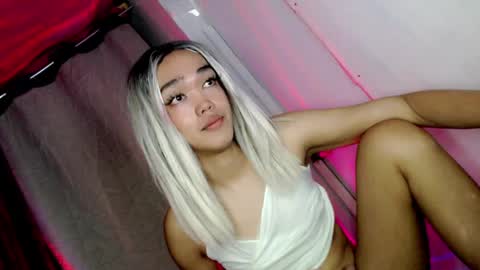 hot_moma69 online show from May 5, 12:13 pm