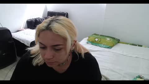 Mia online show from January 20, 6:32 pm