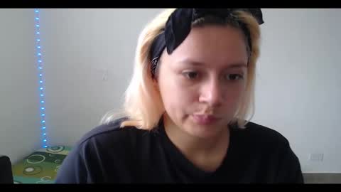 Mia online show from February 3, 3:59 pm