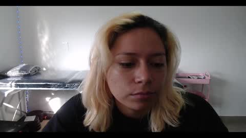 Mia online show from March 2, 1:05 pm