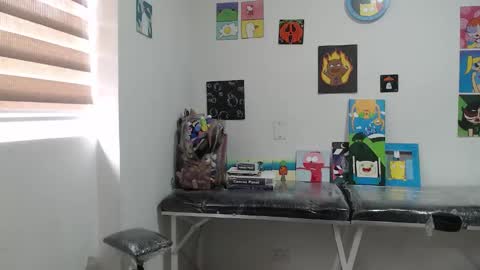 Mia online show from September 16, 1:23 pm