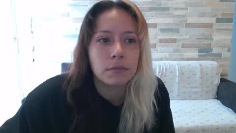 Mia online show from October 8, 1:42 pm