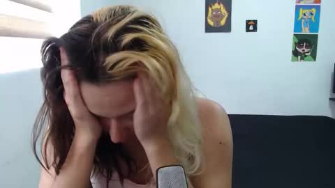 Mia online show from October 14, 1:01 pm