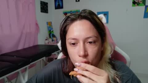 Mia online show from January 15, 1:26 pm