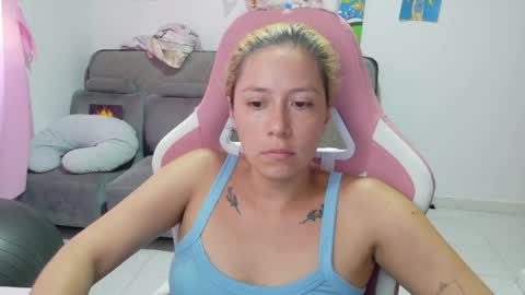 Mia online show from April 1, 5:21 pm