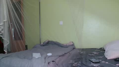 hot_moxie online show from December 18, 9:15 am