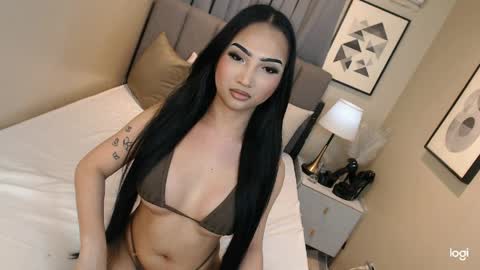 hot_nikki69 online show from April 2, 5:16 am