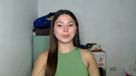 Snapshot of hot_precious_nikki chatting on April 25, 4:04 pm Nikki online show from April 25, 4:04 pm