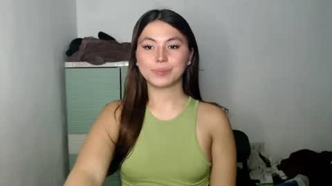 Snapshot of hot_precious_nikki chatting on May 9, 3:39 pm Nikki online show from May 9, 3:39 pm