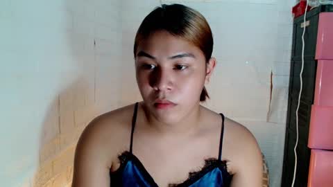 Snapshot of hot_selenaxx chatting on December 4, 6:34 am Selena online show from December 4, 6:34 am