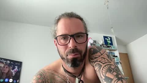 Snapshot of hot_sex83 chatting on December 22, 12:27 pm letmedoo2 online show from December 22, 12:27 pm