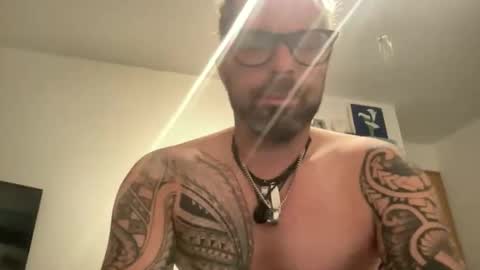 Snapshot of hot_sex83 chatting on September 28, 8:03 pm letmedoo2 online show from September 28, 8:03 pm