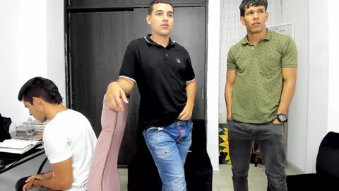 Vanesa Oliver and Andrew online show from January 28, 4:41 pm