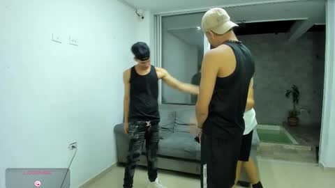 Vanesa Oliver and Andrew online show from November 22, 3:05 am