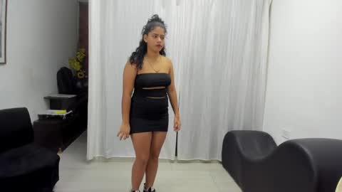 Vanesa Oliver and Andrew online show from April 8, 11:32 am