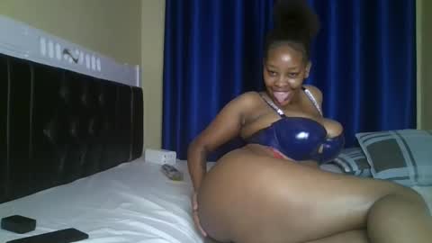 Snapshot of hot_sexxxy_bitch chatting on June 11, 2:53 am Amanda online show from June 11, 2:53 am