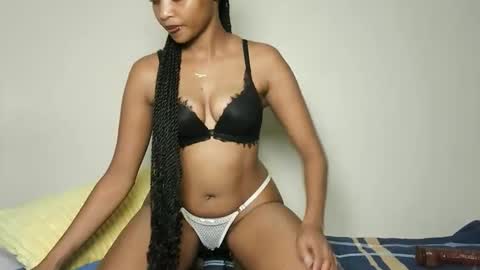 Snapshot of hot_sexy_babe chatting on May 16, 10:01 am Bellah online show from May 16, 10:01 am