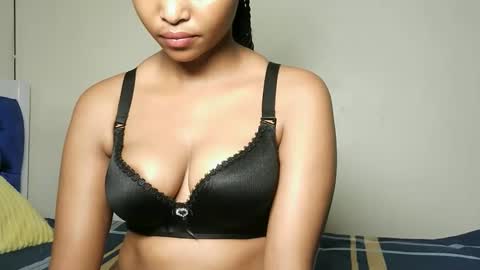 Snapshot of hot_sexy_babe chatting on May 26, 1:56 am Bellah online show from May 26, 1:56 am