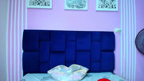 hot_sweetness_fire online show from December 23, 1:36 am