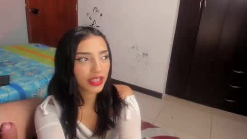 Snapshot of hot_weedlover chatting on December 22, 7:11 pm KATE and JEFF online show from December 22, 7:11 pm