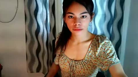 Snapshot of hot_yanna143 chatting on April 17, 8:17 am Yanna online show from April 17, 8:17 am