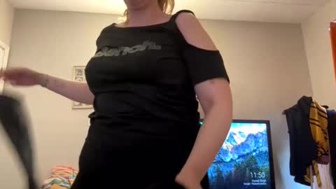 hotandhorny3591 online show from May 2, 3:50 pm