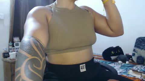 Snapshot of hotandpower10 chatting on December 22, 3:33 am Hot and PowerHOPE U MISS ME online show from December 22, 3:33 am