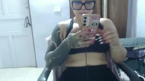 Snapshot of hotandpower10 chatting on November 10, 11:48 pm Hot and PowerHOPE U MISS ME online show from November 10, 11:48 pm