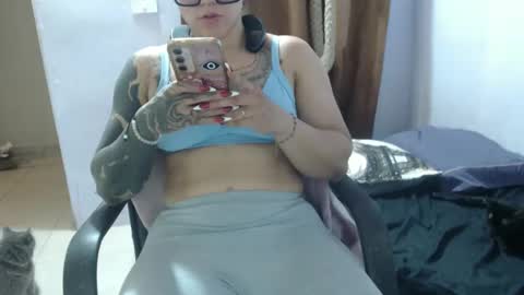 Snapshot of hotandpower10 chatting on November 20, 1:17 am Hot and PowerHOPE U MISS ME online show from November 20, 1:17 am