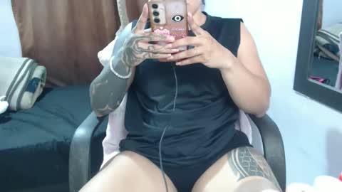 Snapshot of hotandpower10 chatting on January 8, 11:18 pm Hot and PowerHOPE U MISS ME online show from January 8, 11:18 pm