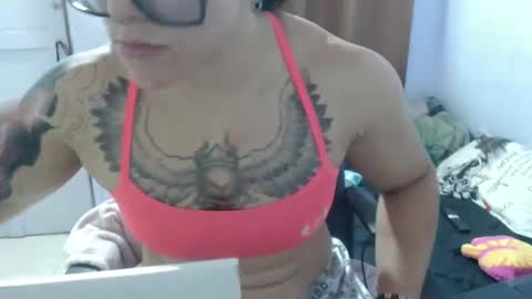 Snapshot of hotandpower10 chatting on February 14, 5:04 am Hot and PowerHOPE U MISS ME online show from February 14, 5:04 am