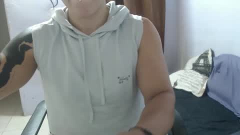 Snapshot of hotandpower10 chatting on February 24, 4:54 am Hot and PowerHOPE U MISS ME online show from February 24, 4:54 am