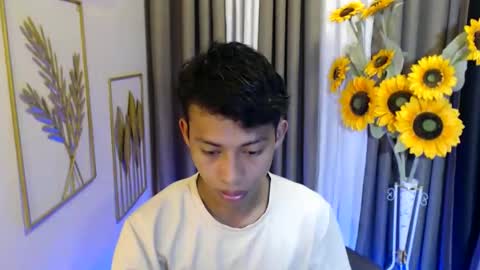 hotasian_richard online show from April 12, 5:23 am