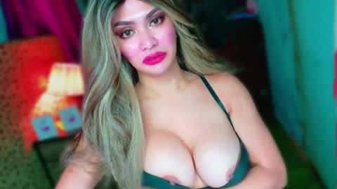 Snapshot of hotbabe_tanya chatting on July 28, 2:07 am T A N Y A online show from July 28, 2:07 am