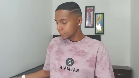 Snapshot of hotboyluxe chatting on February 15, 3:47 am hotboyluxe online show from February 15, 3:47 am