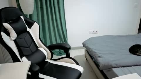 Hotboyshorny online show from April 7, 5:02 pm