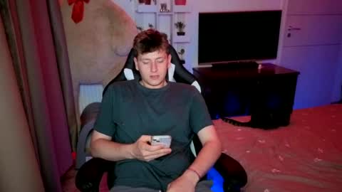 Snapshot of hotboyshorny chatting on July 19, 6:33 pm Hotboyshorny online show from July 19, 6:33 pm